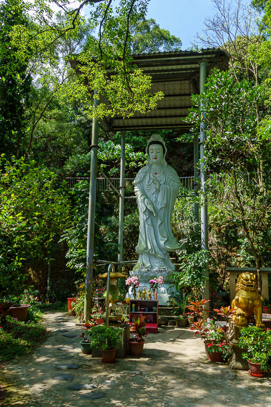 Taiwan-Taipei-Hiking-Elephant Mountain - There are numerous detours to take, many go to old person hang out spots with exercise areas, but also the occasional Buddha. Soon I will be old enoug