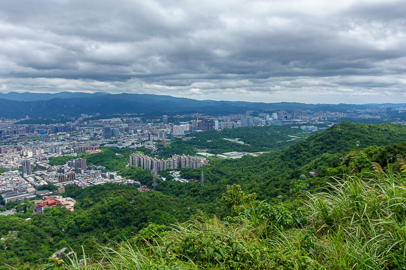 Taiwan-Taipei-Hiking-Elephant Mountain - Still time for a bit more view. The grey clouds were brief, and provided temperature relief for a while. It did not last.