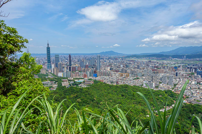 Taiwan-Taipei-Hiking-Elephant Mountain - Wave goodbye to Taipei 101, for now.