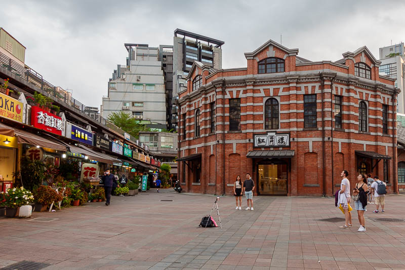 Taiwan for the 5th time - April and May 2023 - Here is the red house. The place most people buy gifts from.