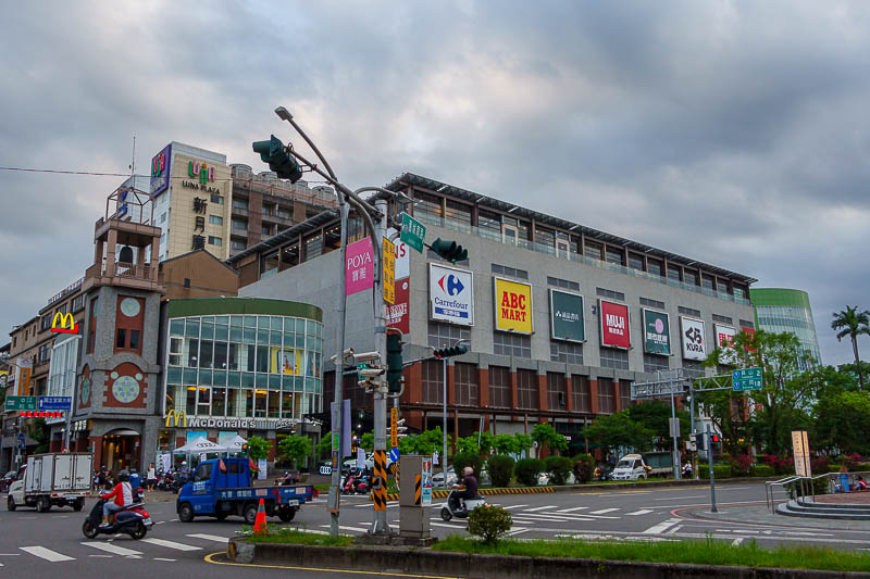 Taiwan-Yilan-Food-Night Market - Here is the local mega mall, Luna plaza, the crowning achievement of Yilan.