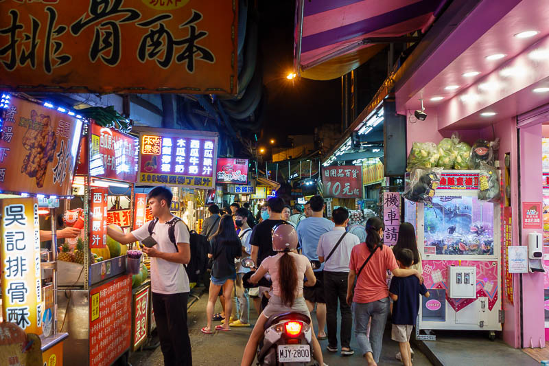 Taiwan for the 5th time - April and May 2023 - Now for the night market. They are also hard to photograph as they are tight alleyways. This one has a road bridge over it that I thought about walkin