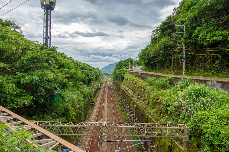 Taiwan-Yilan-Hiking-Caoling Trail-Hiking - I walked along the highway, then made one turn up another road that goes over the train track. Great skies! Still no rain today despite the threatenin