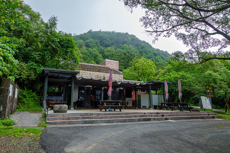 Taiwan-Yilan-Hiking-Caoling Trail-Hiking - Nearly back at the bottom, and there is a cafe, which I think is also the ranger station.