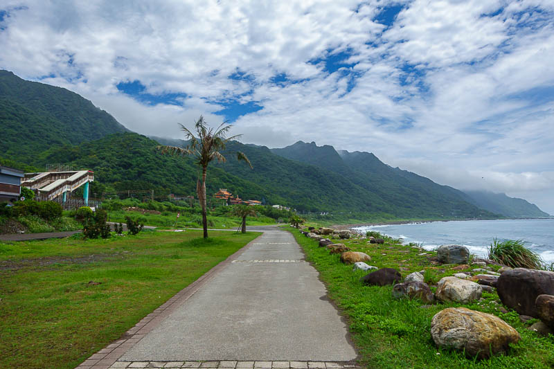 Taiwan-Yilan-Hiking-Caoling Trail-Hiking - I walked along the coast a bit to go to Dali old street, that is the train station on the left.