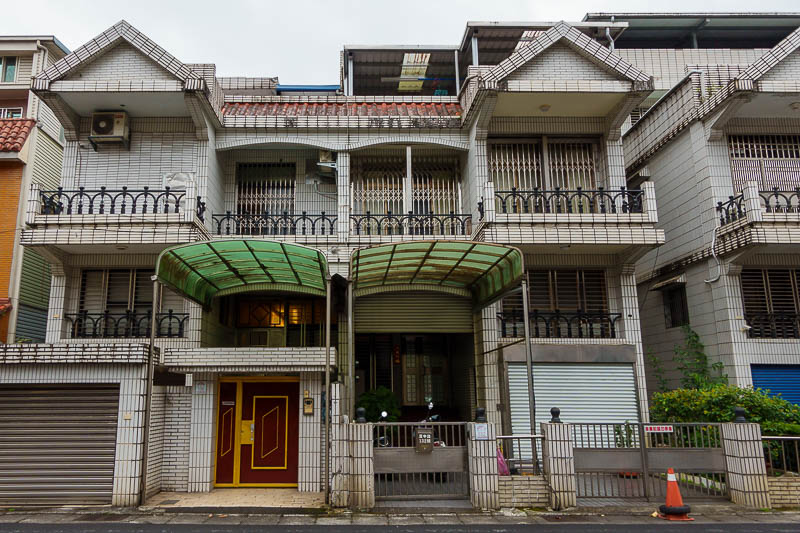 Taiwan-Yilan-Food-Omurice - And this is more your typical Taiwanese style non high rise apartment house. Covered in tiny tiles. They will happily tile a 40 level building also. I