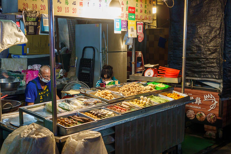 Taiwan-Yilan-Food-Omurice - This guy has no customers.
