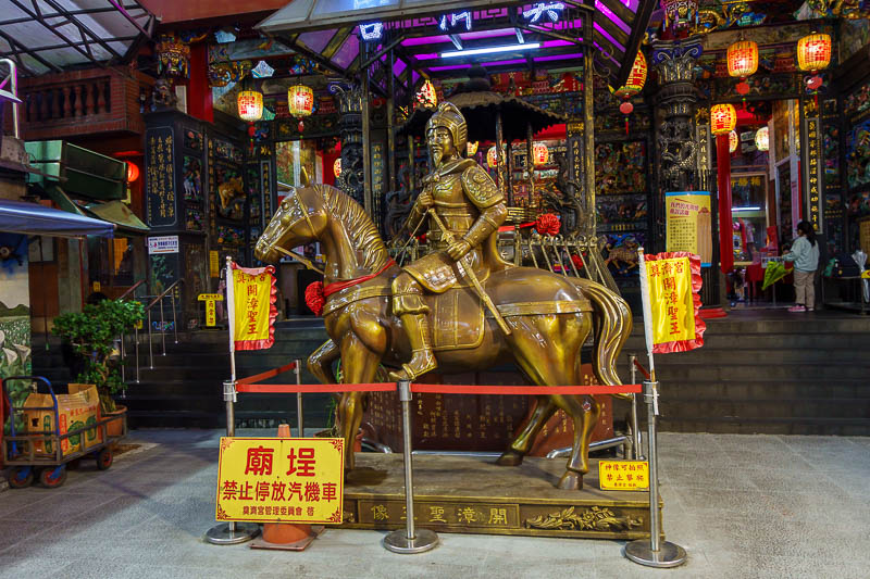 Taiwan-Keelung-Night Market-Pasta - The night market temple has a dude on a golden horse. People bow to him.