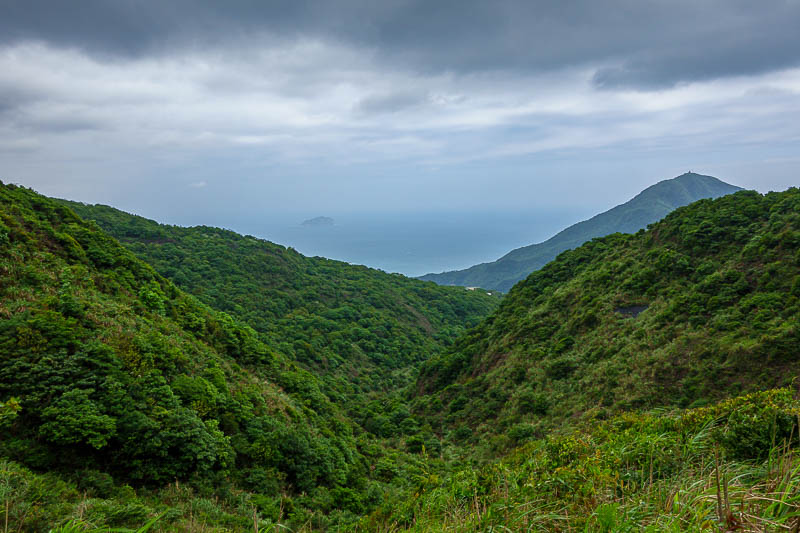 Taiwan-Keelung-Houtong-Jiufen-Hiking - I was already over the top and looking down the other side to the ocean. Short hike today, only 2 hours, most people say it takes 3 to 4 hours, not su