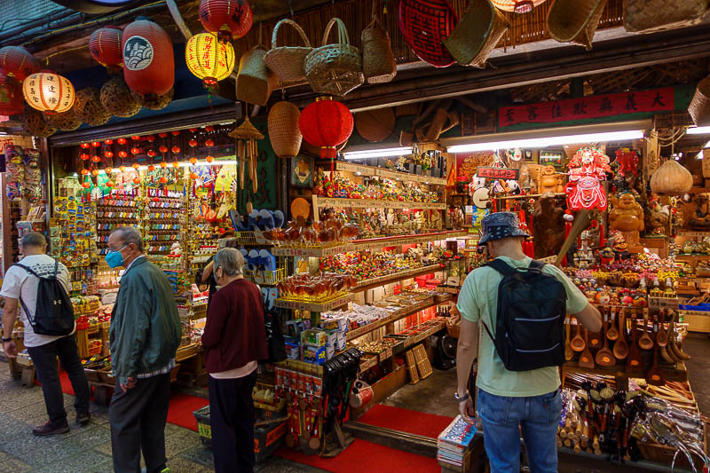 Taiwan-Keelung-Houtong-Jiufen-Hiking - Here are some shops, and an old white couple!