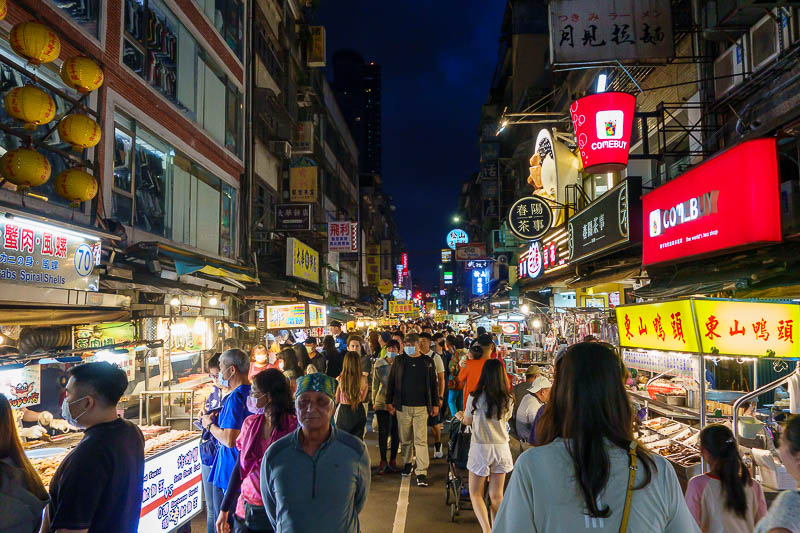 Taiwan for the 5th time - April and May 2023 - FINAL shot of Keelung night market. Even busier than Tuesday on a Wednesday. As mentioned, tomorrow, I go to Taichung, a much bigger city.