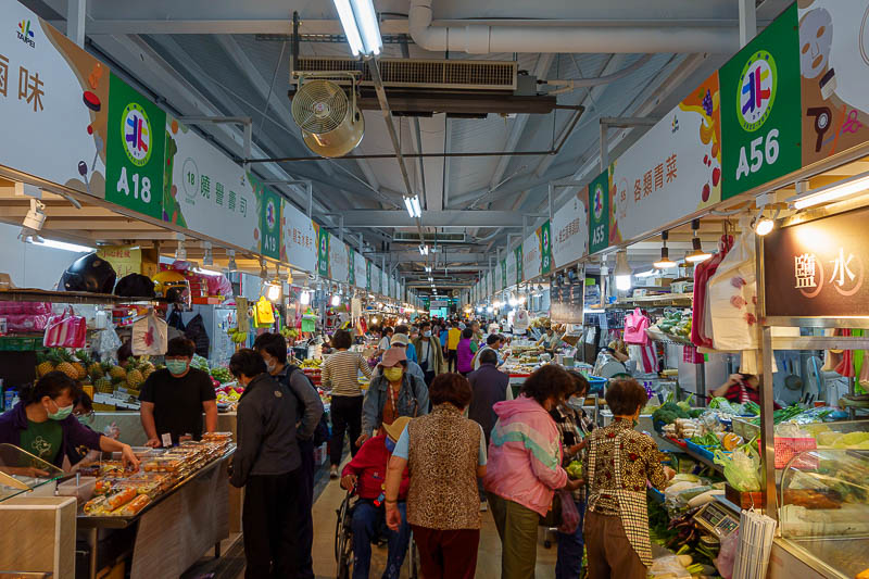 Taiwan-Taipei-Shilin-Beitou-Tamsui - More of the Beitou market, it seems very clean! Actually everything so far has seemed very clean compared to what I remember from previous visits, old