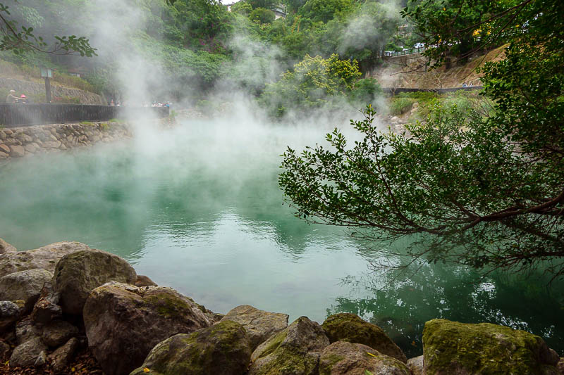 Taiwan-Taipei-Shilin-Beitou-Tamsui - Thermal valley, probably the main spot to breathe sulphur, it is free. The hot springs where you soak your feet are free but I think you need a bookin