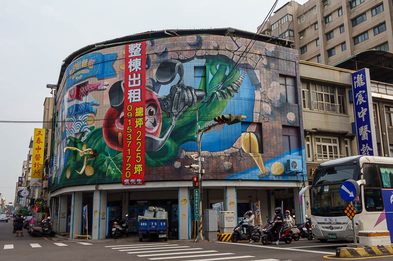 Taiwan-Taichung-Mall - Here is a claw machine supply and repair shop. The mural is from the perspective of the creatures that live in the machine, and then there is a giant 