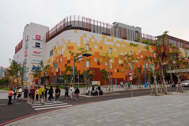 Taiwan-Taichung-Mall - Half of it opens today!