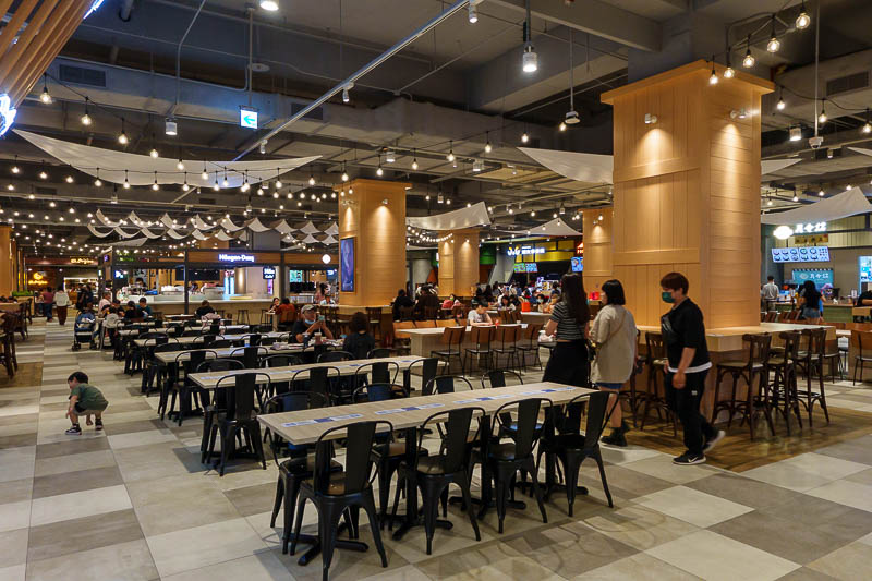 Taiwan-Taichung-Mall - Giant very high quality food court, rejoice!