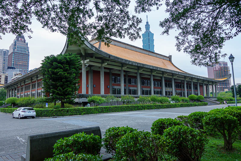 Taiwan-Taipei-Food-Ramen - Nearby is the Sun Yat-Sen memorial hall. I have been in there before. Also a special friend poking up through the trees.
