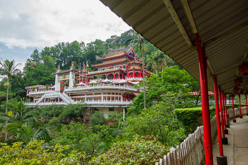 Taiwan-Taipei-Hiking-Maokong Trail - The main part of Zhinan temple. I keep typing Zhipai which is a pack of cards.