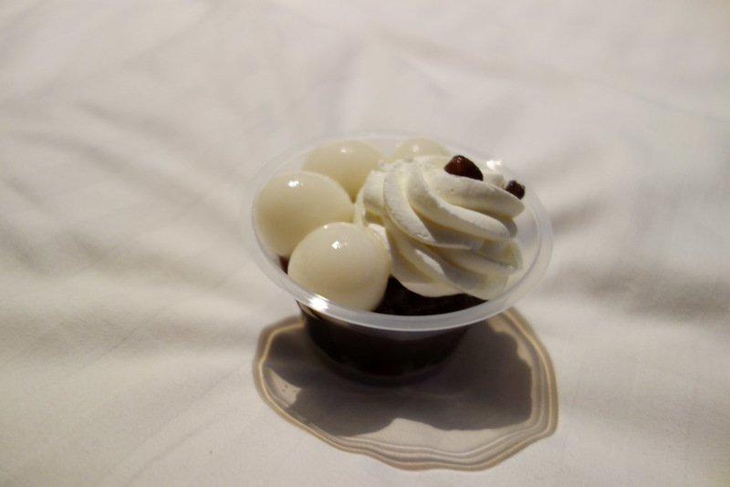 I flew all the way to Tokyo and back for the weekend - Finally, I have banned chocolate from this trip. So I bought a dessert cup from 7/11. Its red bean with glutinous rice balls and cream. I could do wit