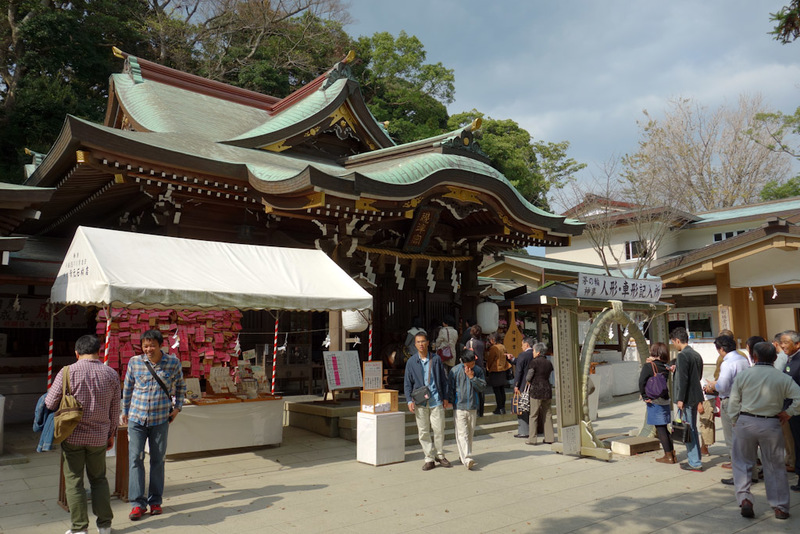 I flew all the way to Tokyo and back for the weekend - Once on the top the temple is unimpressive. There are many temples all over the island, and bells and statues. But I must be all templed out because t